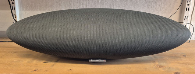 B&W Zeppelin Wireless