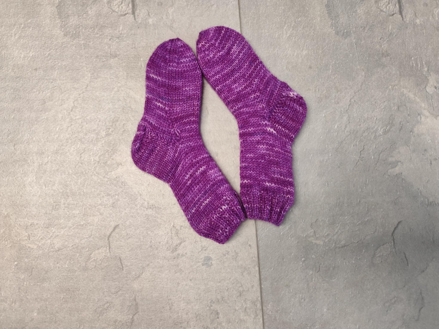 Handgestrickte Socken Größe 86/92