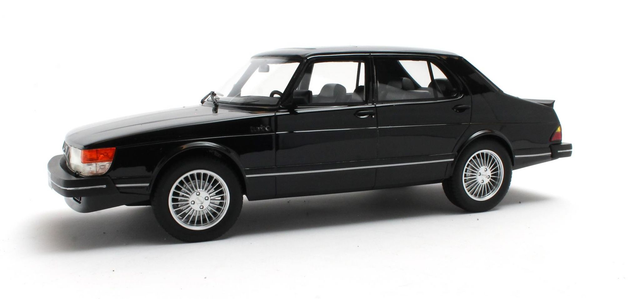 Saab 900 Turbo 4-deurs (1983) Cult Models 1:18