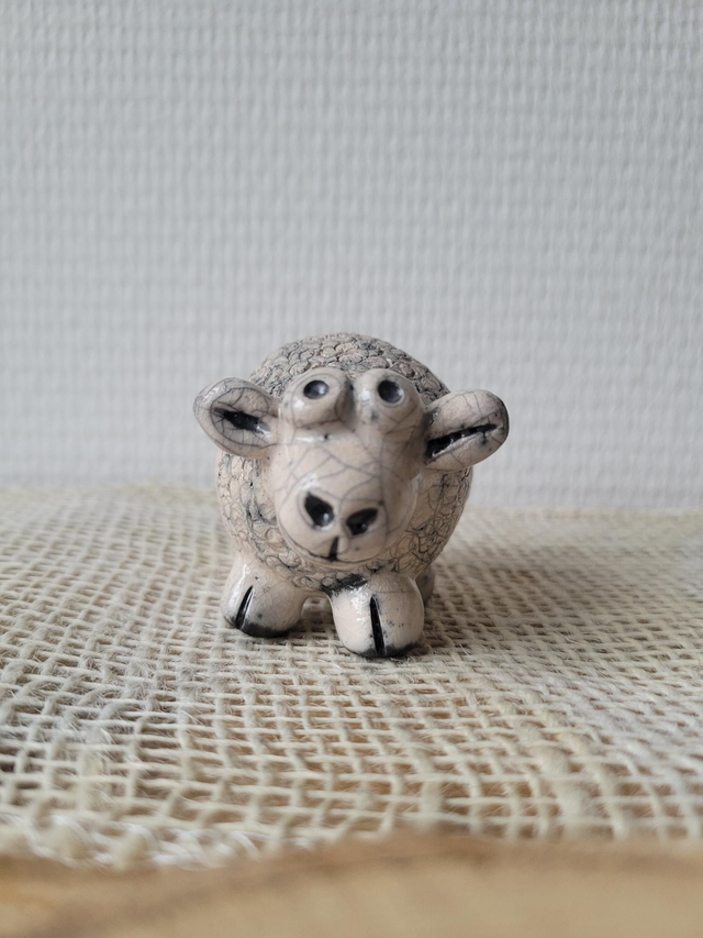 Mouton en céramique,  raku, pièce unique