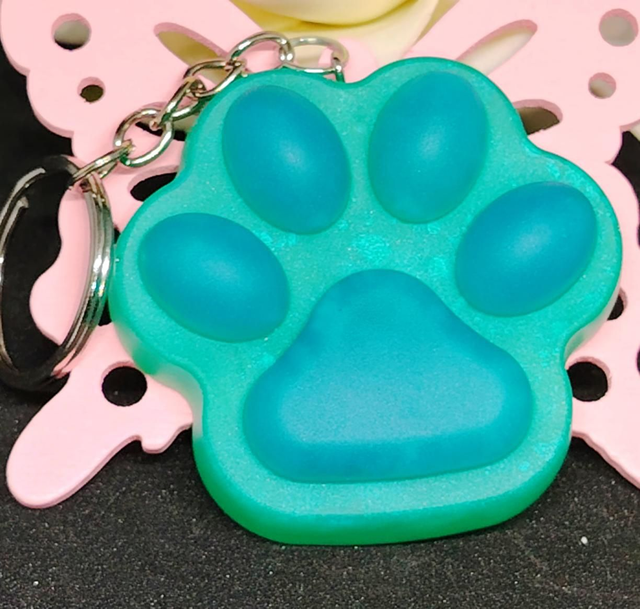 Porte clef patte de chat vert fluo et bleu