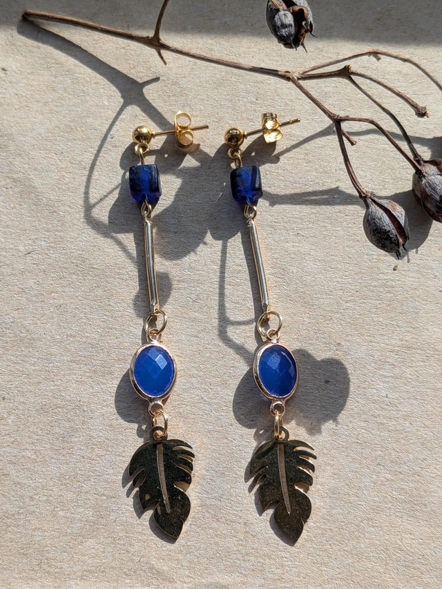 boucles d'oreilles agate bleu et feuilles dorees, ( pierres naturelles) en acier inoxydable doré -sans nickel 