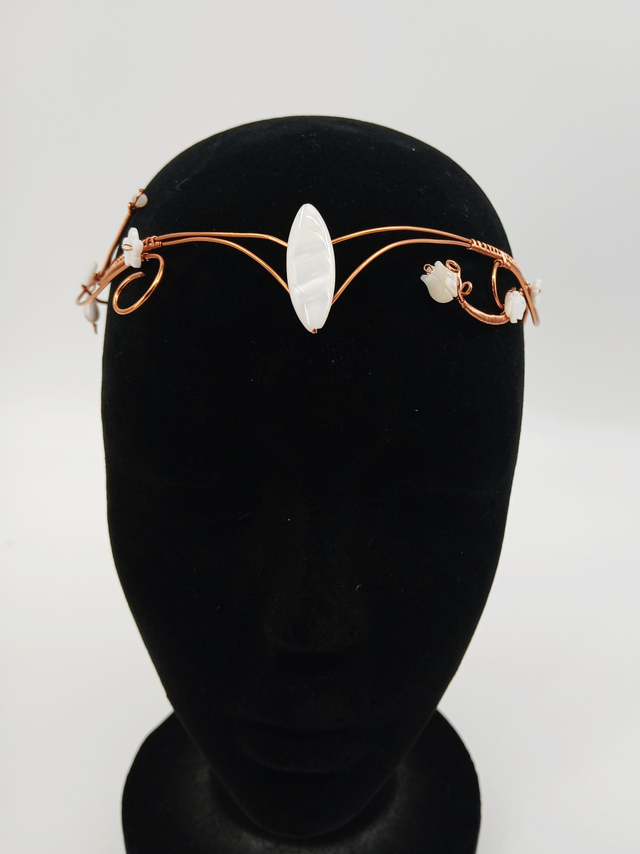 Hanali, tiare en nacre et cuivre