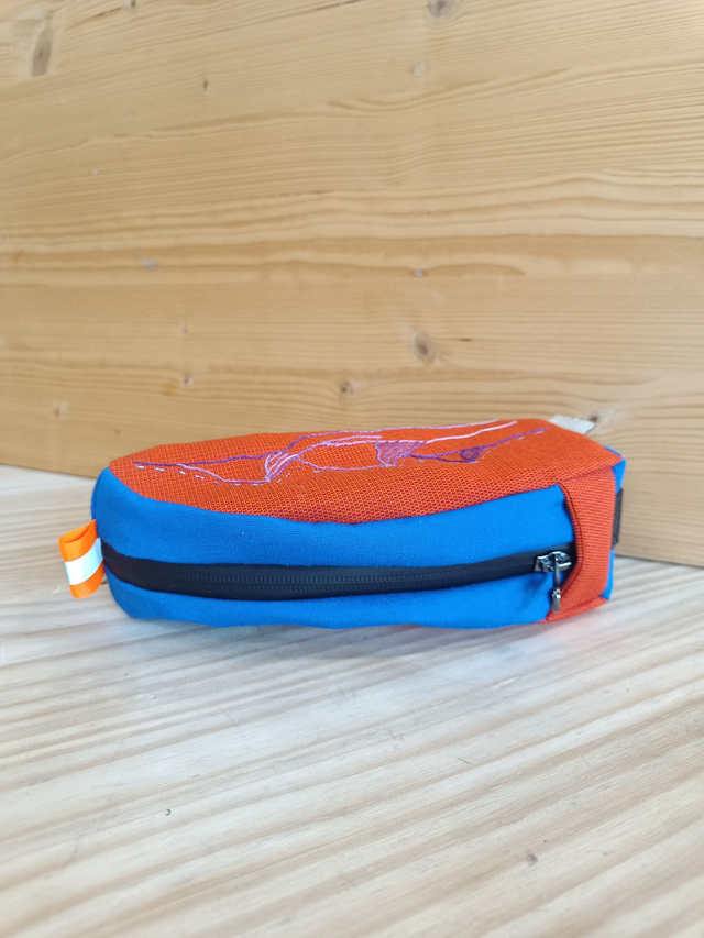 Top Tube 0,6l brodée MONTAGNES