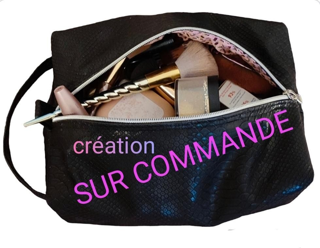 Réalisé Sur commande/Trousse maquillage ou toilette XXL 