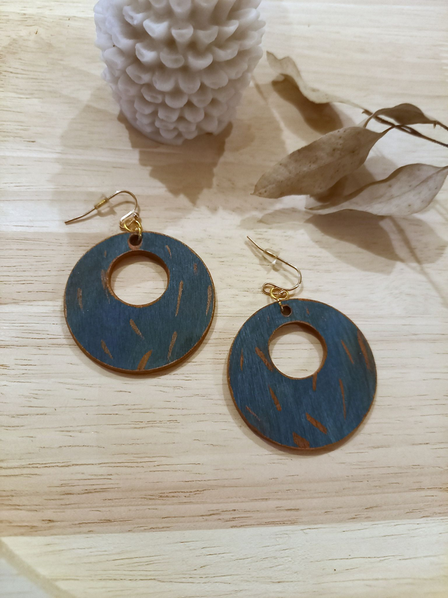 Boucles d&#039;oreilles Bois - rond ajouré - bleu canard et orange