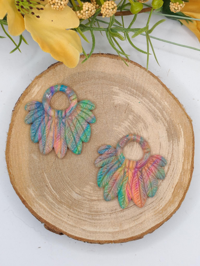 Totem plume transparent coloré 