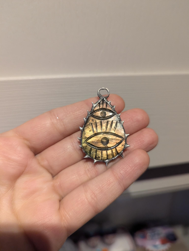 Double eye labradorite 