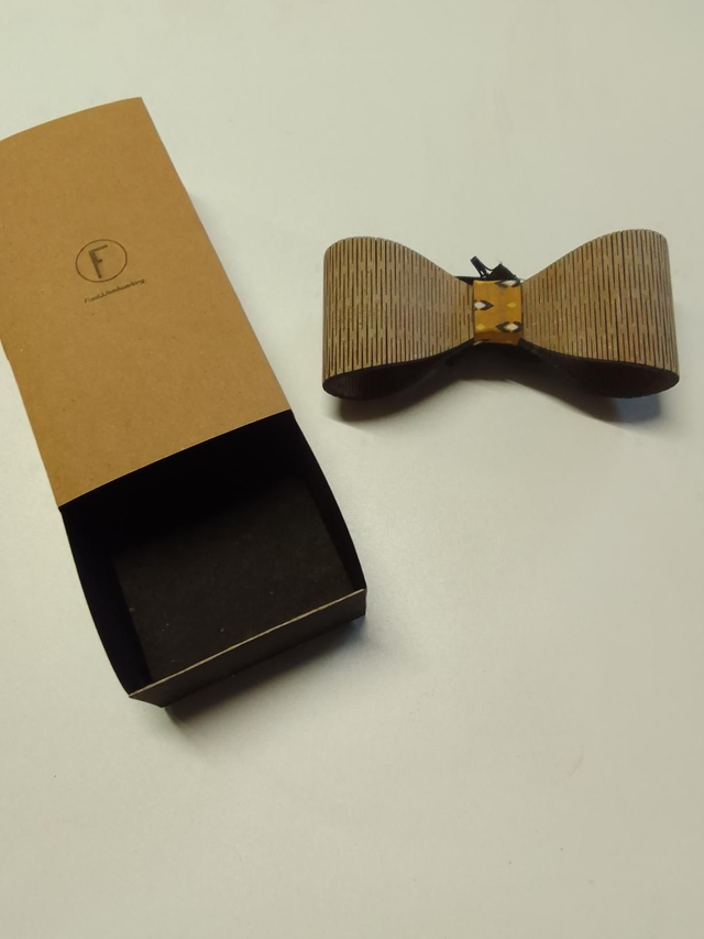 Noeud papillon courbé