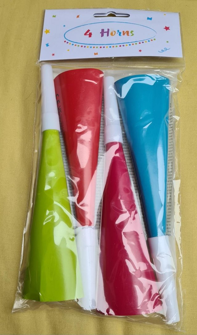 Party horns trumpets 4 pack 20cm