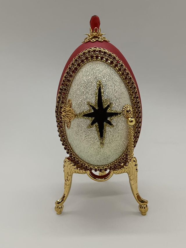 Goose egg with a star cut out in a door.