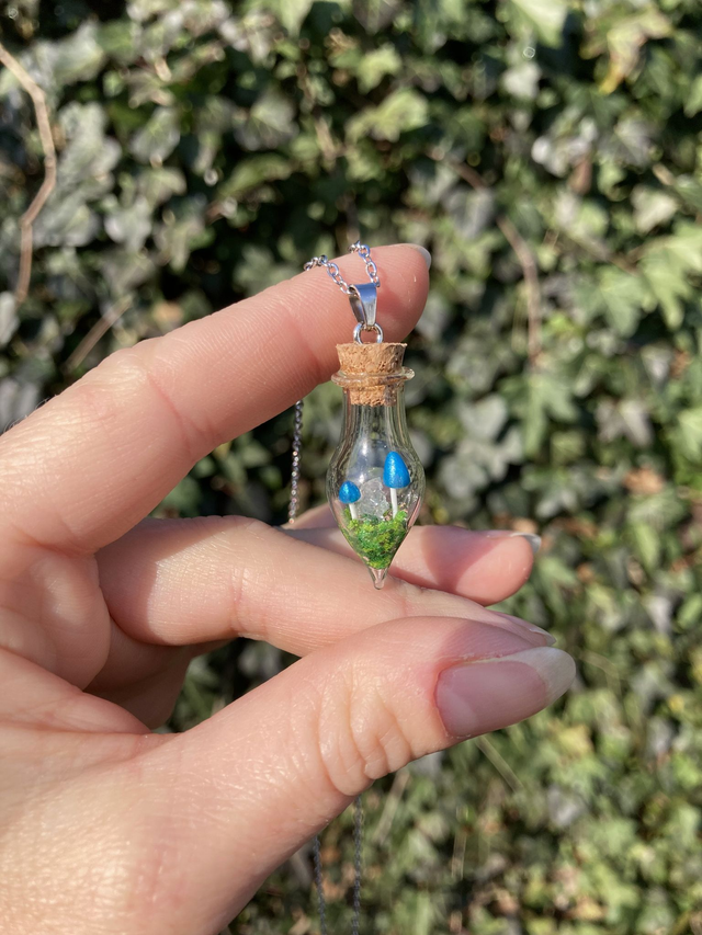 Pendentif bleu cristal de roche