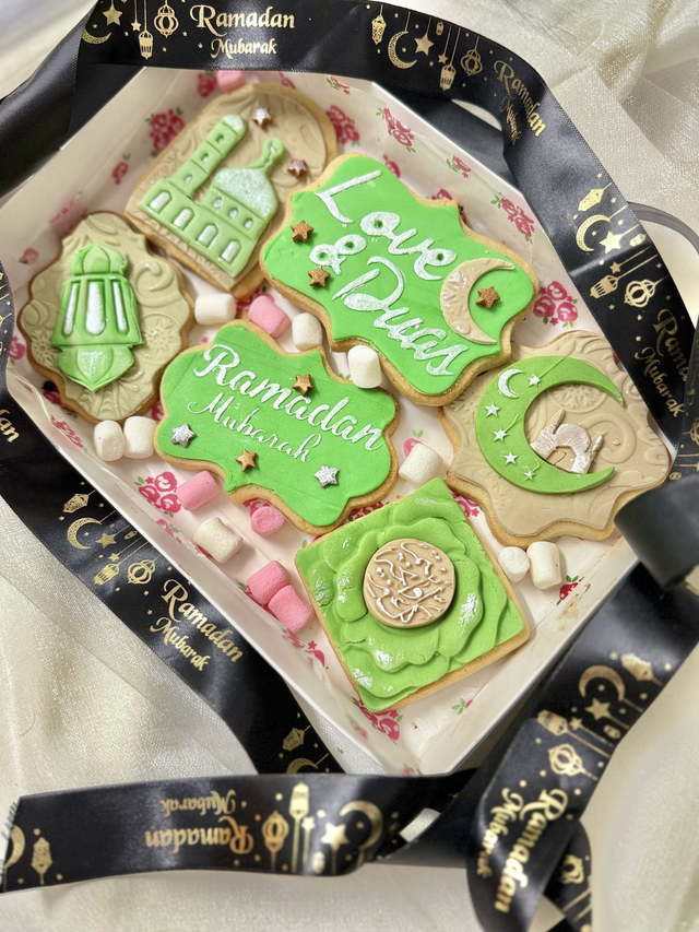 Ramadan Eid Vanilla fondant decorated Biscuits cookies gift set