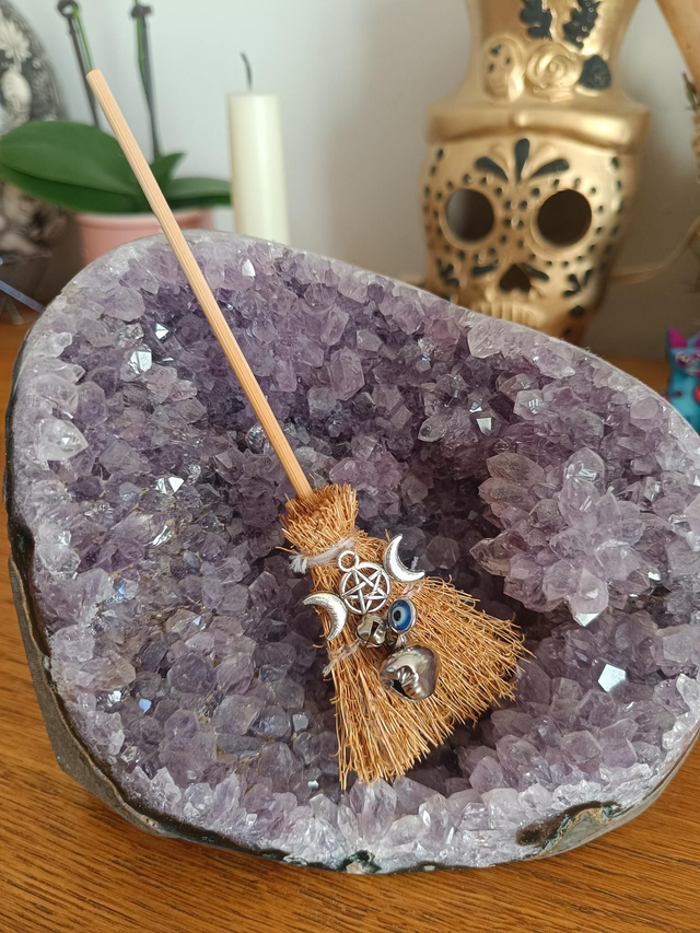 🧹 Balai magique de protection triple lune