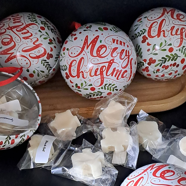 Boule de Noël &amp; ses 10 fondants parfumés (modéle 2)