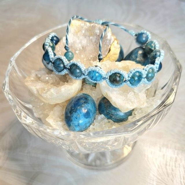 Kit Bracelet perles serties apatite (micro-macramé fils bleu clair et turquoise, pierre naturelle)