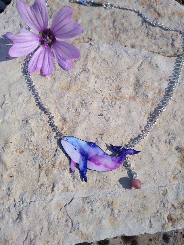 Collier Whale Universe