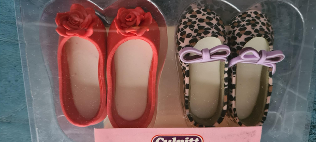 Culpitt Claydiugh shoes cake decorating