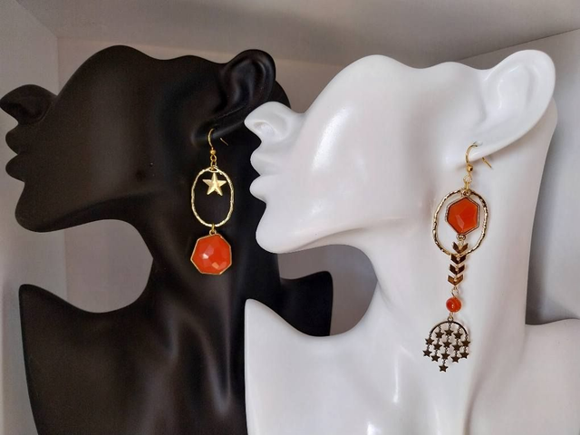 ✨Boucles d&#039;oreilles &quot;asymétriques oranges étoilées&quot;✨