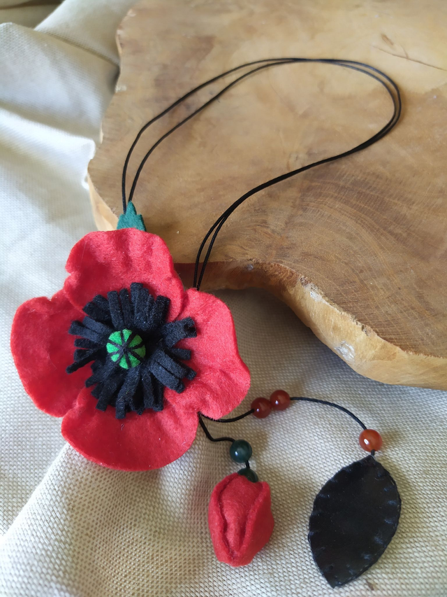 Collier lacet en feutrine Coquelicot rouge