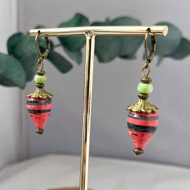 #32 Boucles d’oreilles upcycling en affiche 
