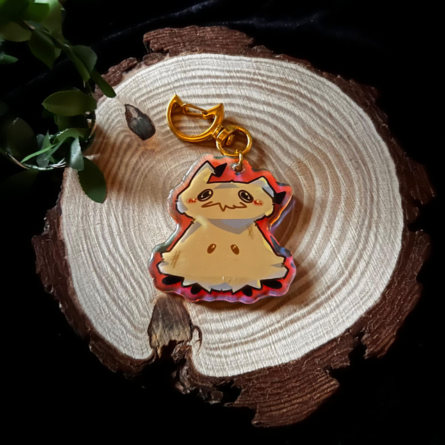Llavero Pokemon // Mimikyu - acrílico holográfico arcoiris 