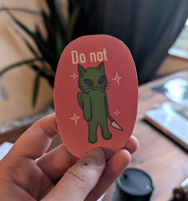 UHITTELEVA KISU - MAGNEETTI