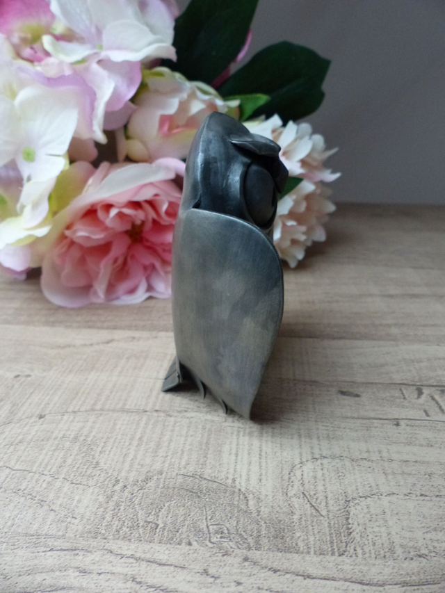 Statuette Chouette Fantôme en Étain Véritable – Figurine Sculptée à la Main Michel Laude, Miniature de Collection Unique, Cadeau Décoration