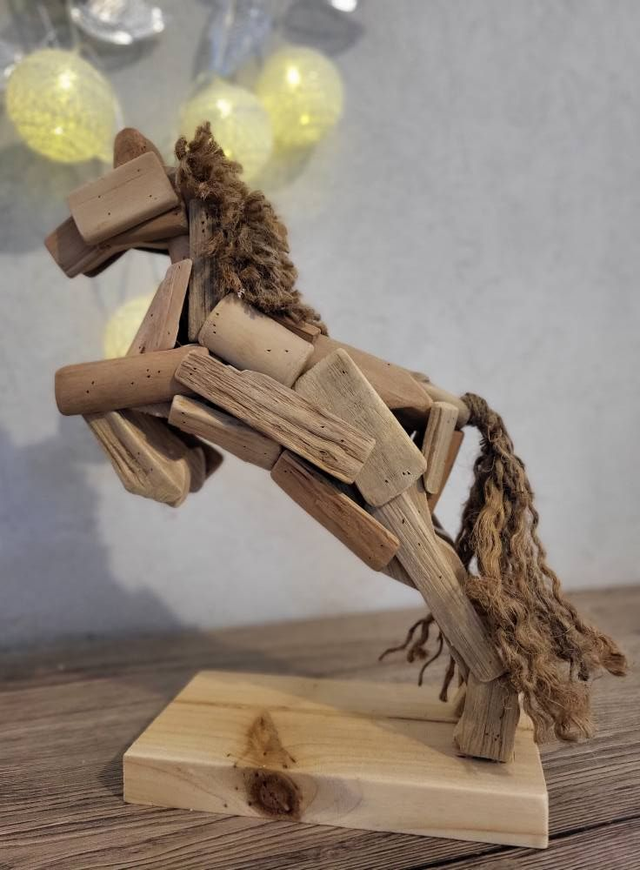 Statuette cheval en bois – déco équestre – Neuf