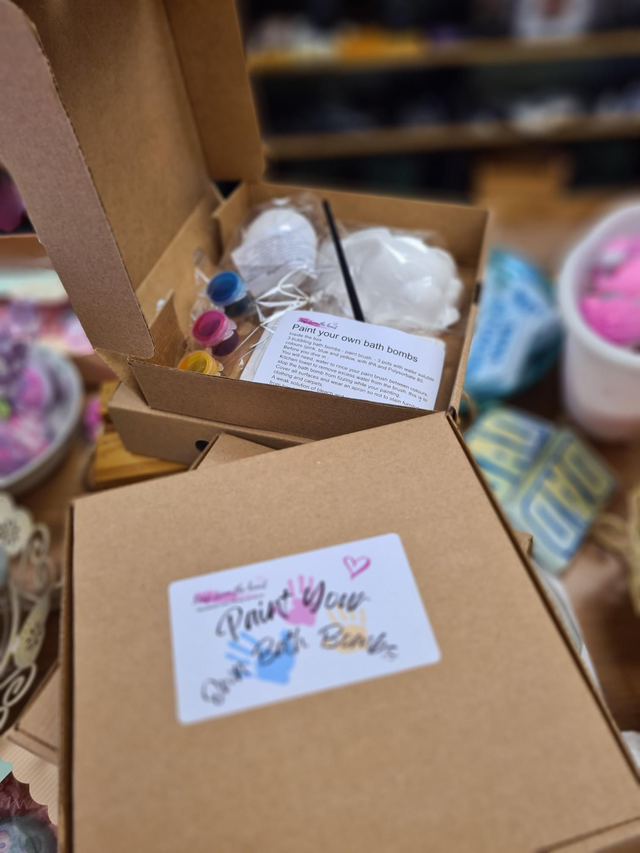 Paint your own bath bomb kits