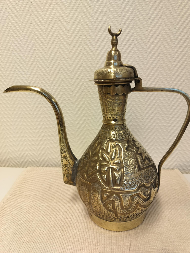 Itämainen messinkinen kannu #151