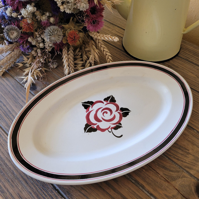 Plat oval vintage Sarreguemines Noyon, rose bordeaux et noire