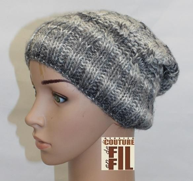 Bonnet gris et blanc  souple et tombant