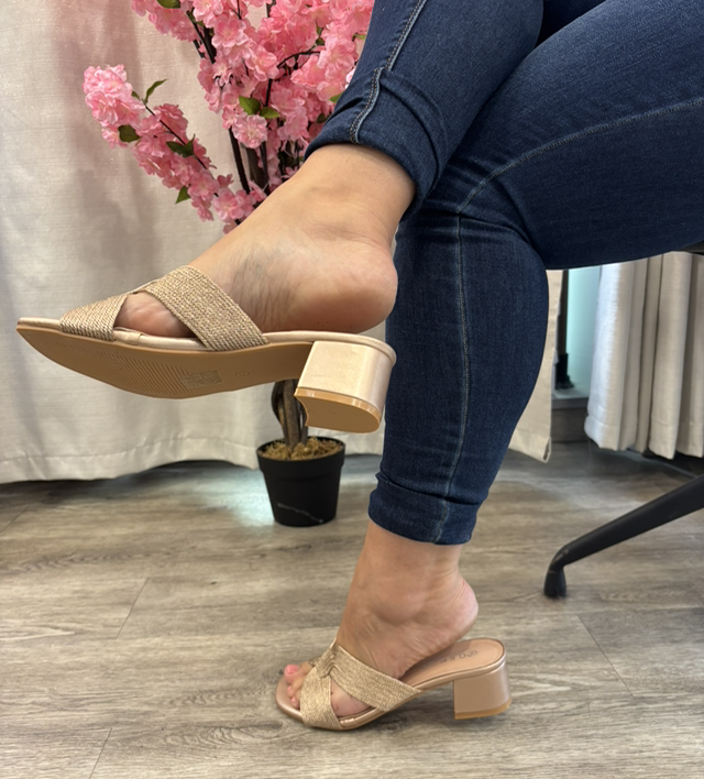 Sandales talon doré 