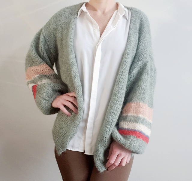 Handgebreid luxe damesvest in alpaca en zijde met vest ballonmouw