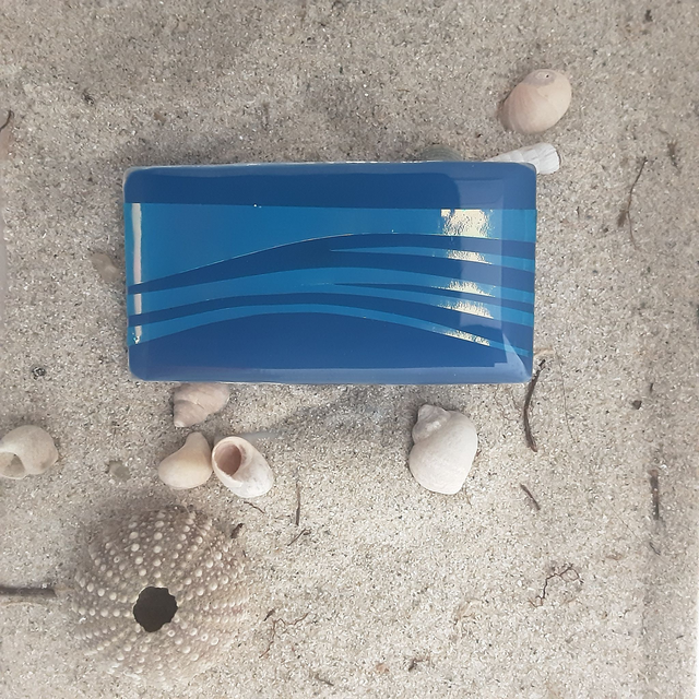 Broche rectangle collection maritime fond bleu océan et décor irisé bleu