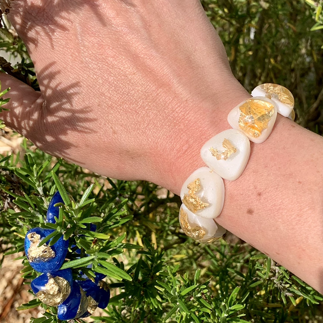 Bracelet Galets - Blanc nacré et feuilles d’or 