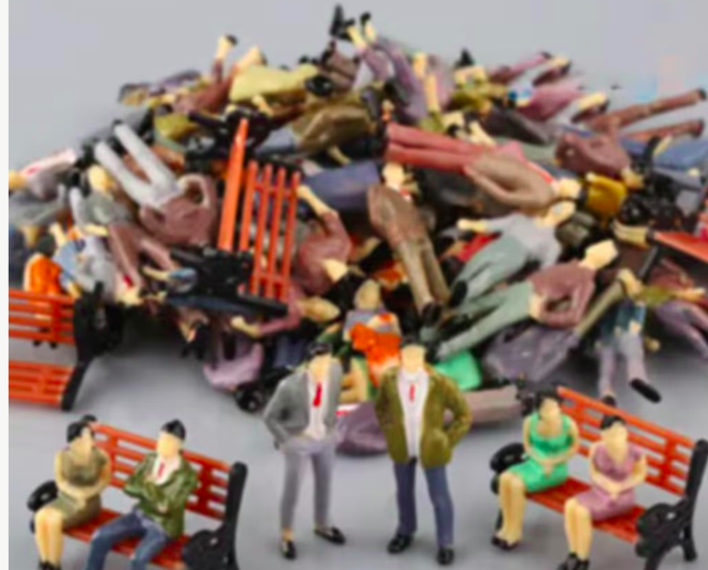 Modeltreinen figuren / decor set van 56 figuren (schaal 1:50