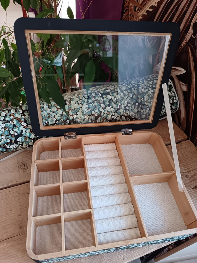 Boîte à bijoux - papier washi - fleurs de prunier - bambou - verre - moulures - La&Titia