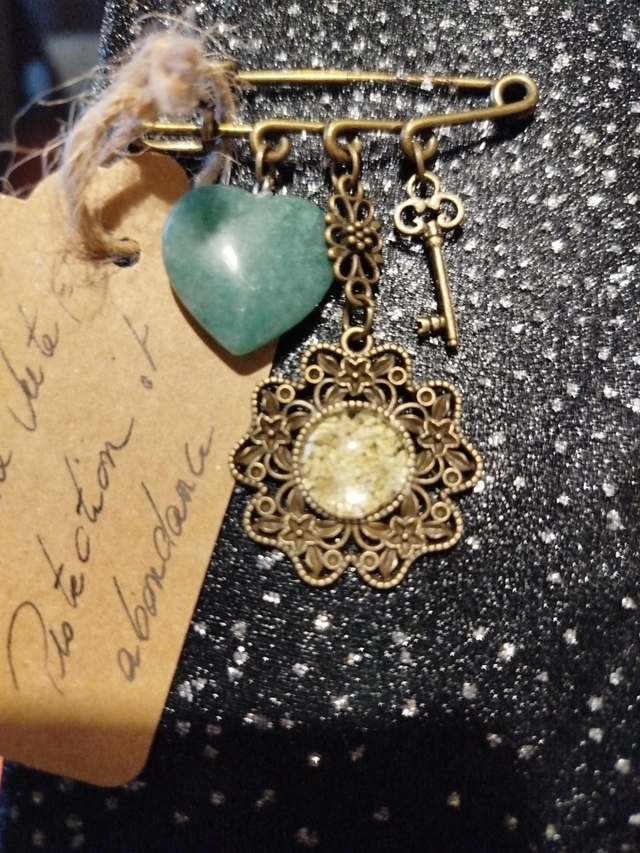 Broche protection et abondance 