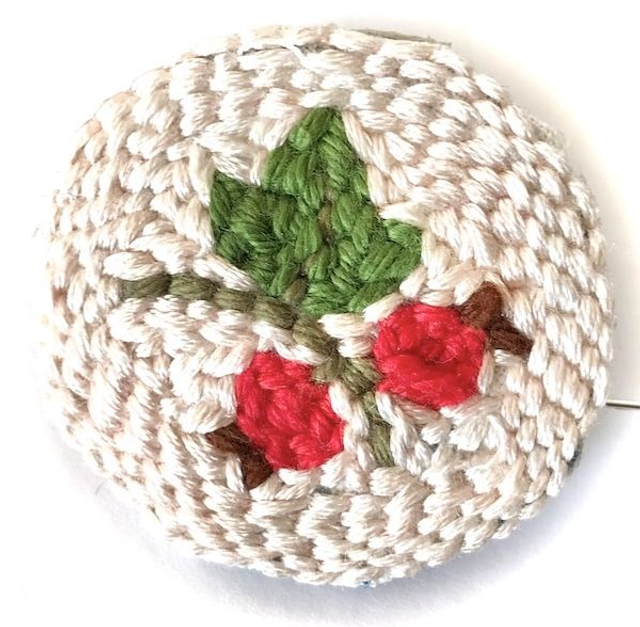 Broche églantine