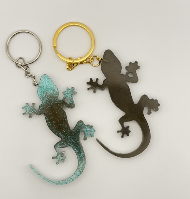 Porte-clé gecko, effet holographique en résine