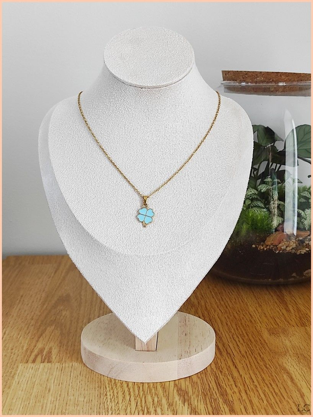 Collier trèfle bleu  