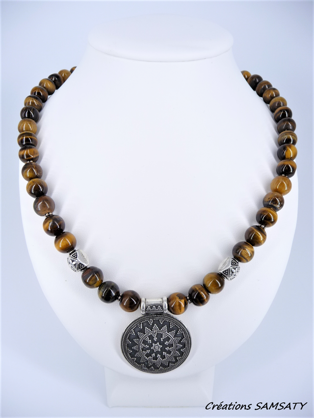 Collier œil de tigre avec son médaillon