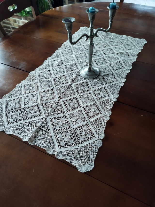 Grand napperon pour buffet ou centre de table 