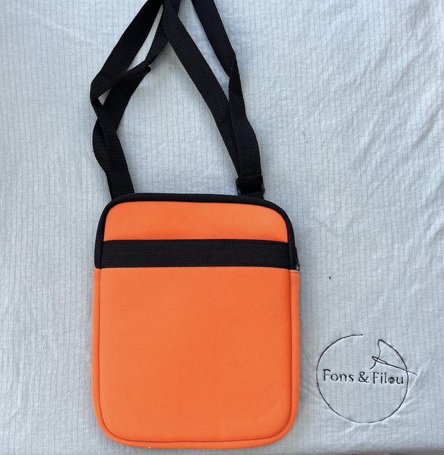 Beschermde oranje zak met touw 27*22cm