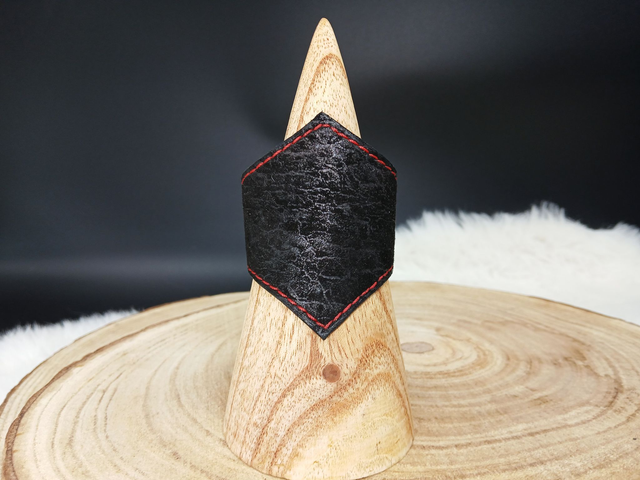 Shelob, manchette en cuir 