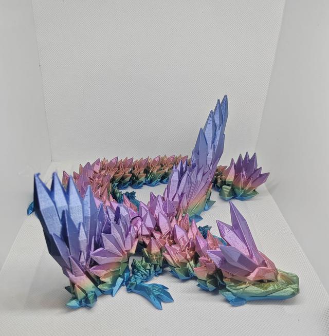 Dragon cristal avec des ailes 