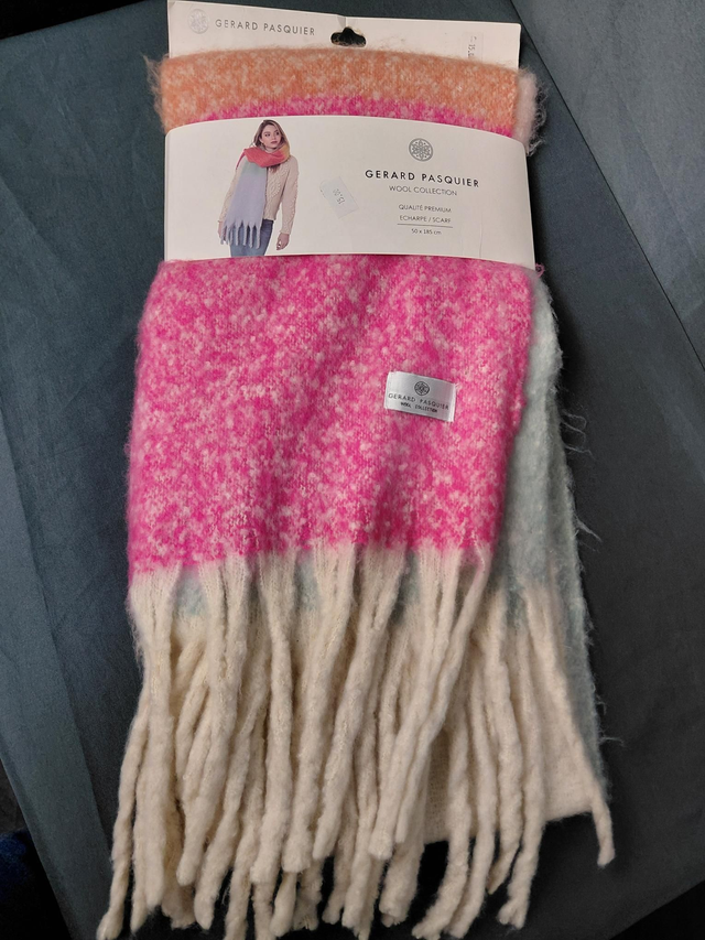 Écharpe Gérard pasquier couleur rose et bleu 