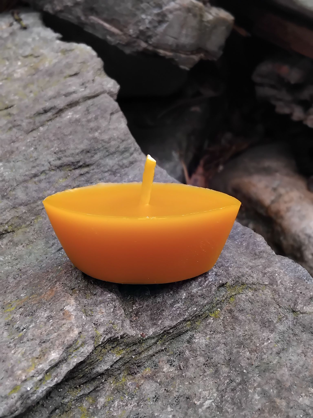 Plovoucí svíčka ze včelího vosku - loďka bárka